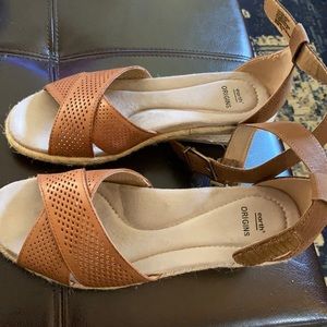 Earth origins wedge sandals 8M